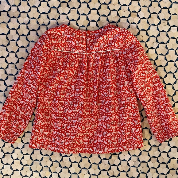 Gap Cute Lightweight Butterfly and Floral Motif Top size 5 - Picture 3 of 4